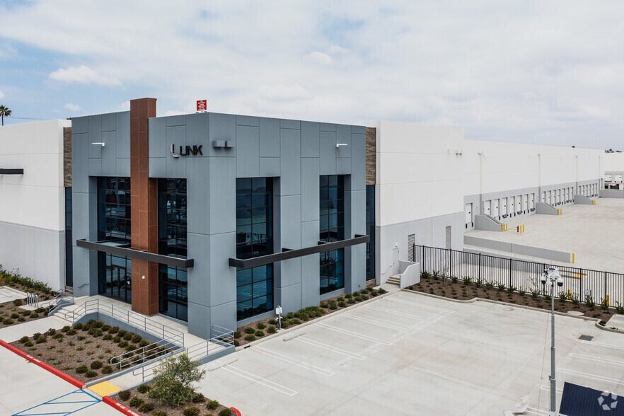 More Photos Of 112 W Alondra Blvd, Gardena Unknown For Lease