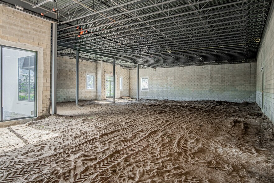 More Photos Of 11125 Corridor Pl, Bradenton Storefront Retail Office For Sale