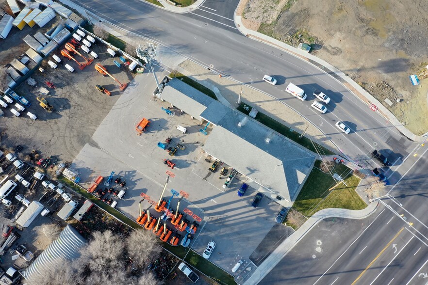 More Photos Of 1299 W State Rd, Pleasant Grove Veterinarian Kennel For Sale