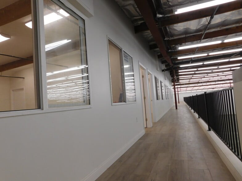 More Photos Of 365 E Jefferson Blvd, Los Angeles Warehouse For Lease