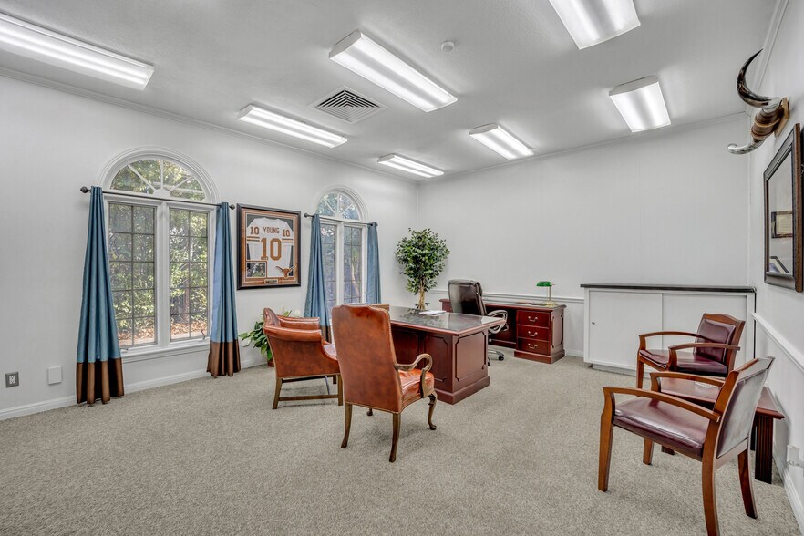 More Photos Of 721 W Abram St, Arlington Medical For Lease