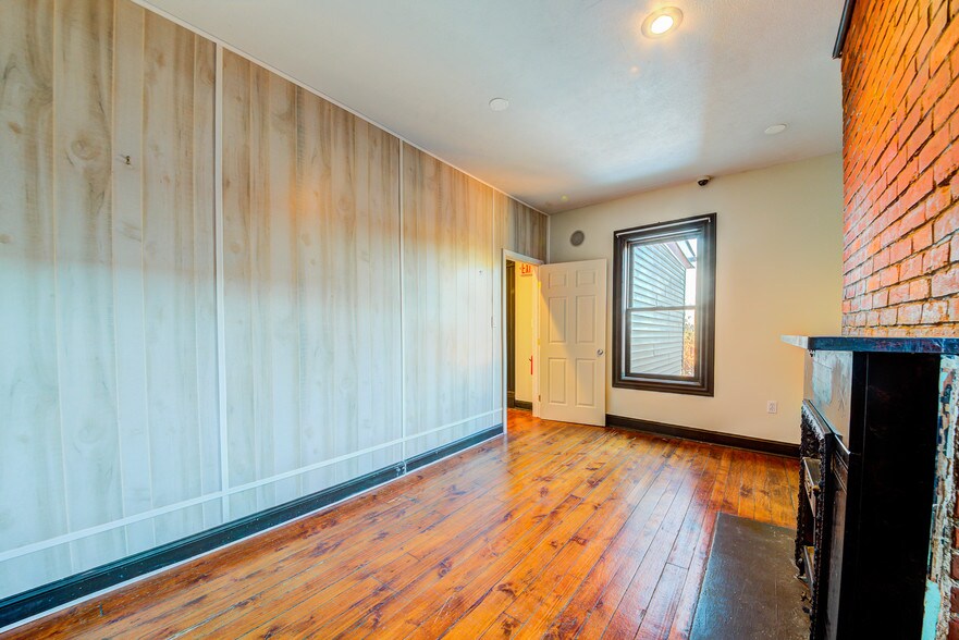 More Photos Of 5817 Ellsworth Ave, Pittsburgh Storefront Retail Office For Lease