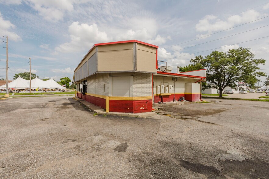 More Photos Of 503 N West St, Wichita Fast Food For Sale
