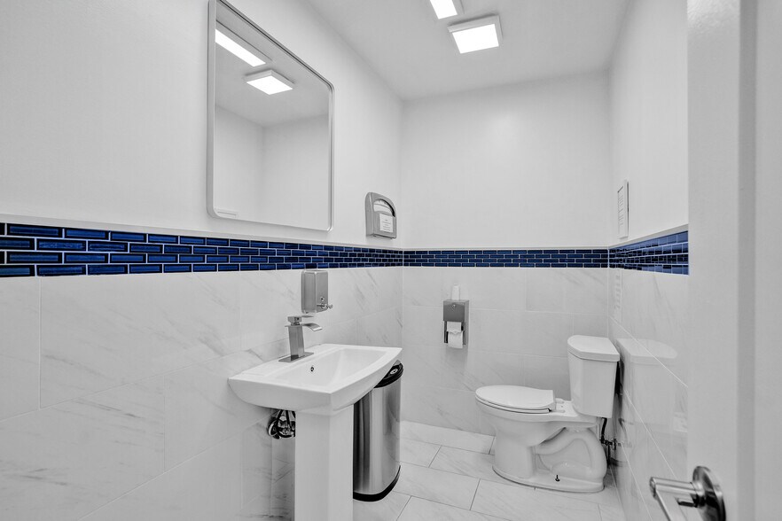 More Photos Of 2419 Hollywood Blvd, Hollywood Medical For Sale