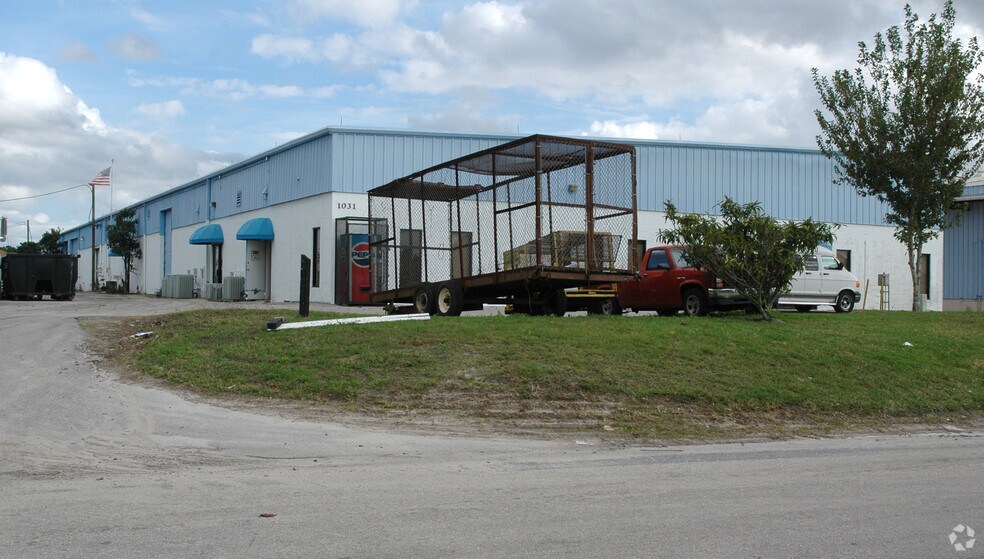 More Photos Of 1031-1048 Miller Dr, Altamonte Springs Manufacturing For Lease