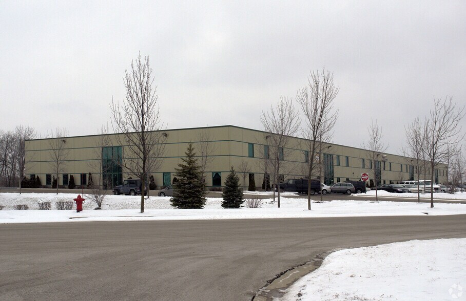 More Photos Of 2760 Beverly Dr, Aurora Warehouse For Lease