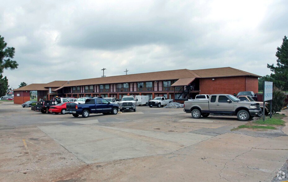 More Photos Of 2122 S Ok-74 Hwy, Purcell Hotel For Sale