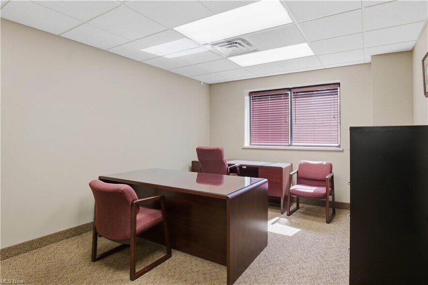 More Photos Of 319 Howard Dr, Sandusky Office For Sale