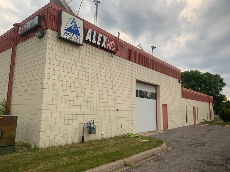 More Photos Of 4211 Rhode Island Ave N, New Hope Freestanding For Lease