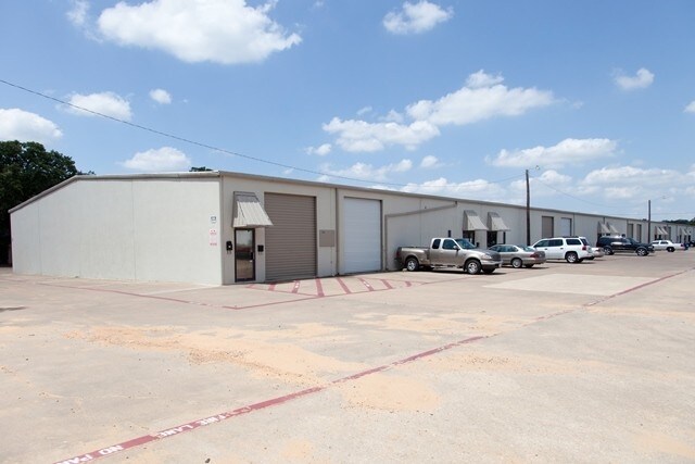 More Photos Of 500 S Belt Line Rd, Irving Warehouse For Lease