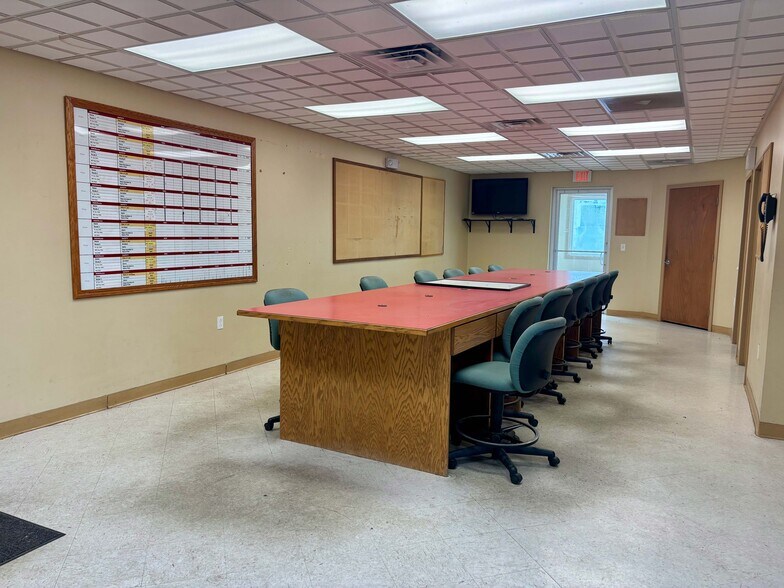 More Photos Of 275 Larcel Dr, Sikeston Flex For Lease