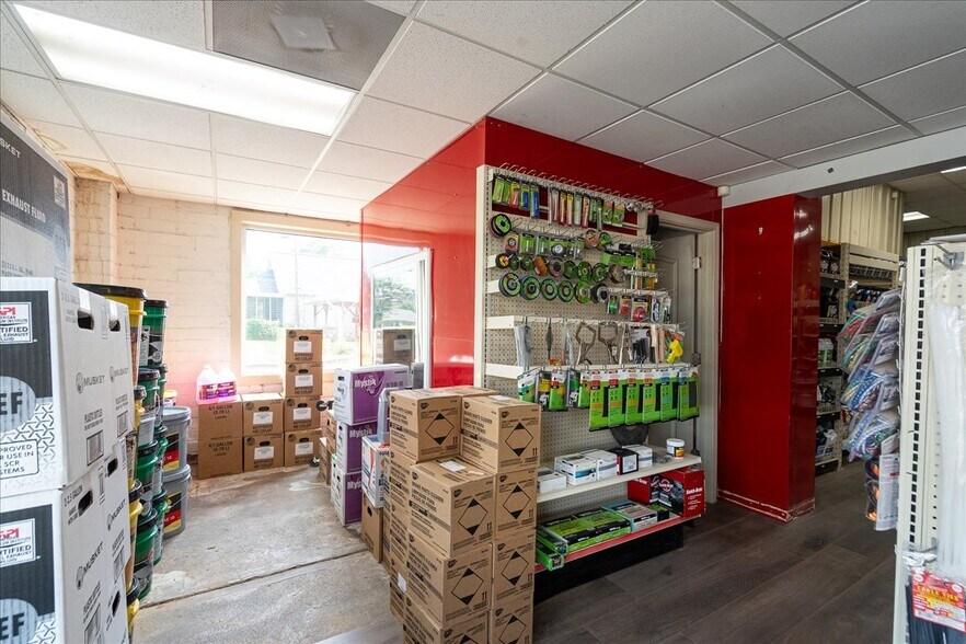 More Photos Of 317 General Daniel Ave N, Danielsville General Retail For Sale
