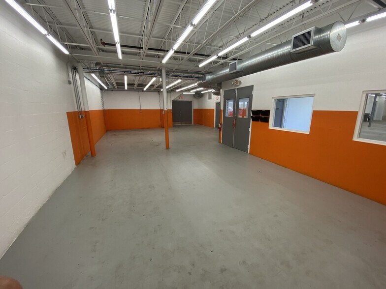 More Photos Of 4310 E Broadway Ave, Tampa Light Distribution For Lease