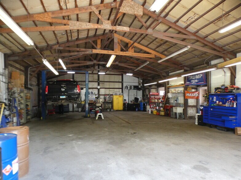 More Photos Of 105 W Water St, Pinckneyville Specialty For Sale