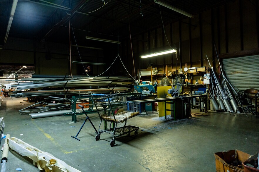 More Photos Of 1630 N Interstate 35 E, Lancaster Flex For Sale