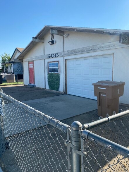 More Photos Of 506 Eye St, Bakersfield Warehouse For Sale
