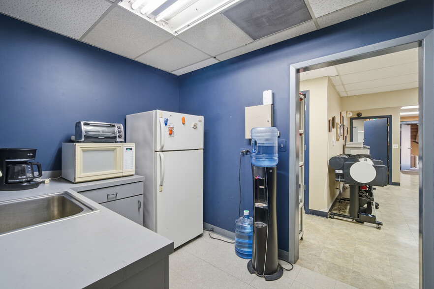 More Photos Of 800 S Milwaukee Ave, Wheeling Flex For Lease