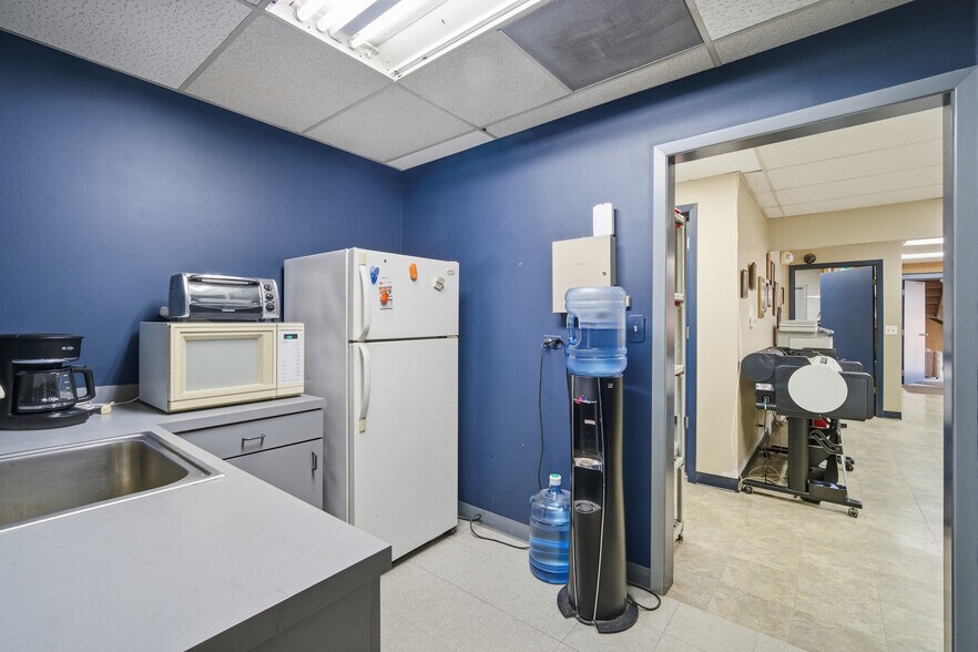 More Photos Of 800 S Milwaukee Ave, Wheeling Flex For Lease