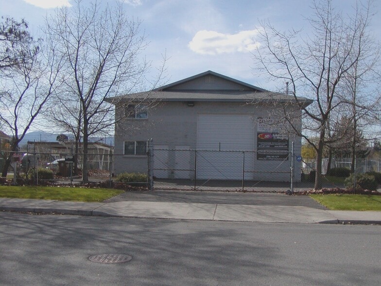 More Photos Of 3002 E Bridgeport Ave, Spokane Warehouse For Sale