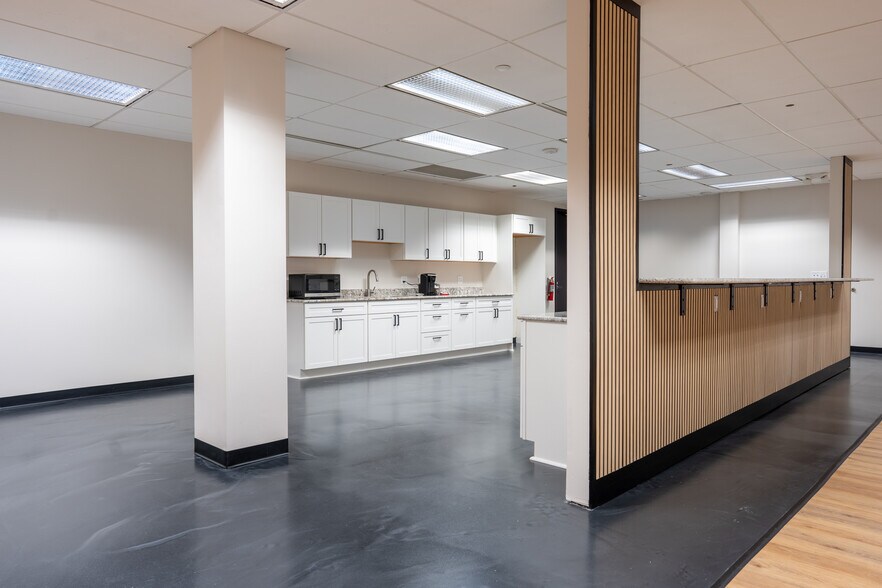 More Photos Of 901 Tower Dr, Troy Coworking Space