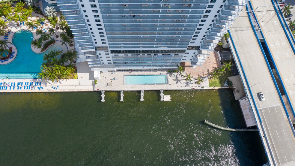 More Photos Of 4010 S Ocean Dr, Hollywood Hotel For Lease