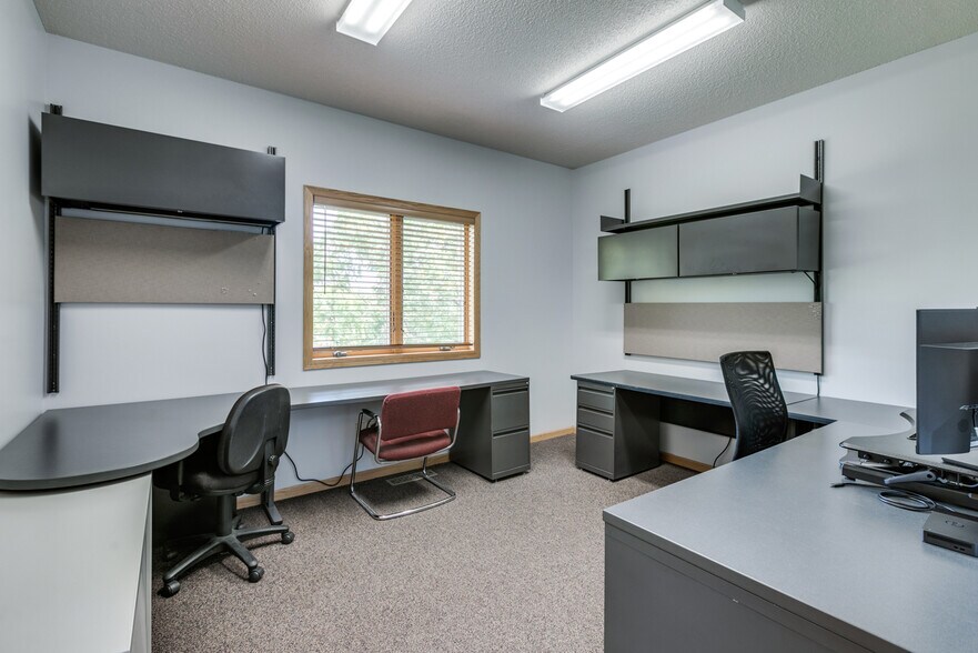 More Photos Of 2127 County Road D E, Maplewood Office For Sale