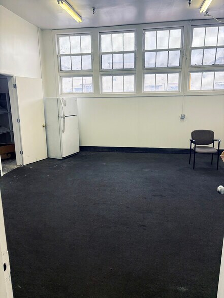 More Photos Of 17 7th St, Clearfield Warehouse For Lease