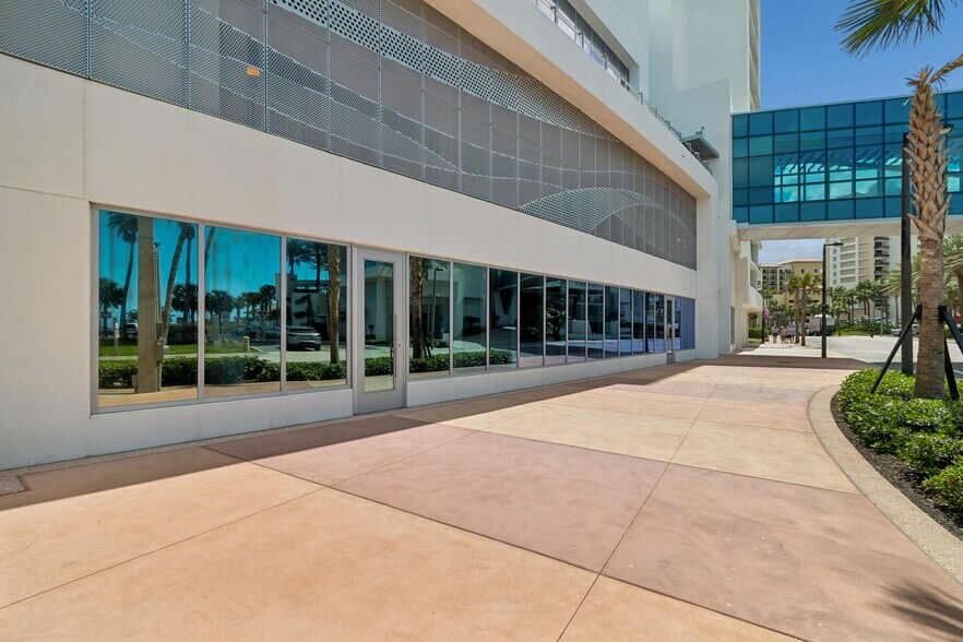 More Photos Of 400 Coronado Dr, Clearwater Beach Hotel For Lease