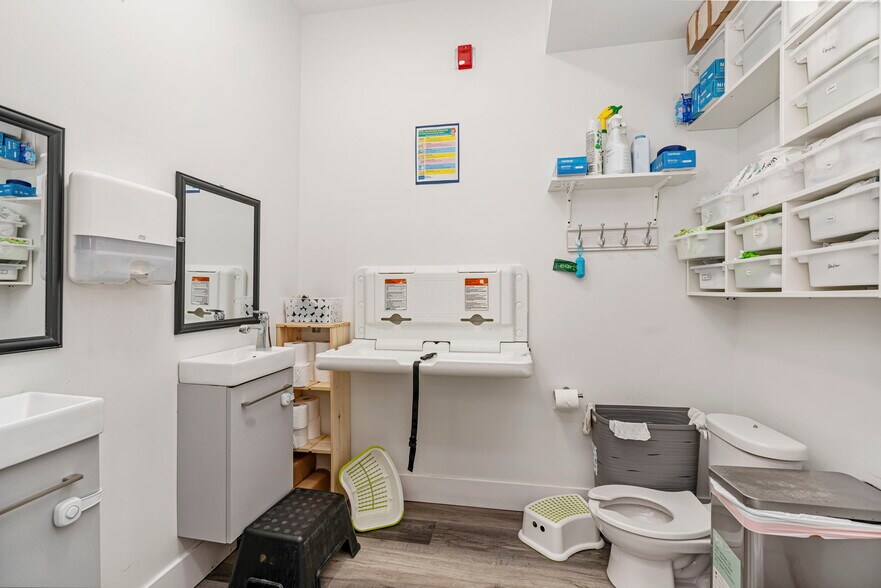 More Photos Of 32354 Marshall Rd, Abbotsford Freestanding For Sale