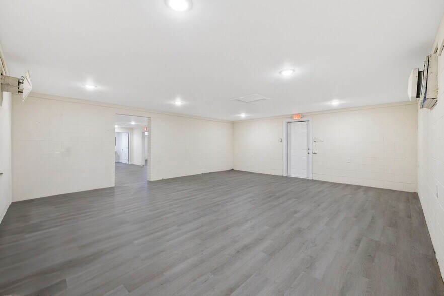 More Photos Of 3307 Sam W Dr ave, Conway Flex For Sale