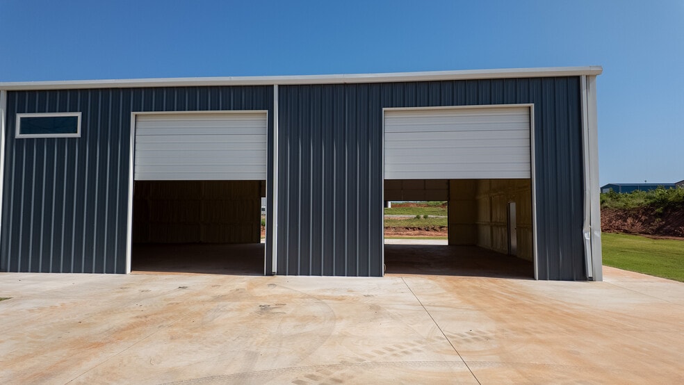 More Photos Of 11770 Black Sand Dr, Edmond Manufacturing For Sale