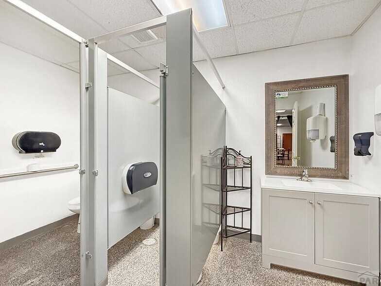 More Photos Of 424 W Northern Ave, Pueblo Restaurant For Sale