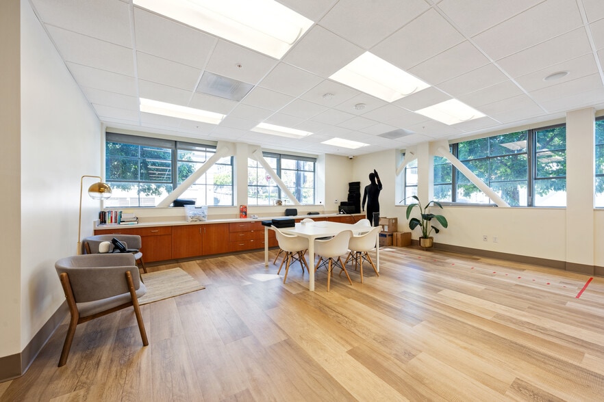 More Photos Of 850 Battery St, San Francisco Office For Lease