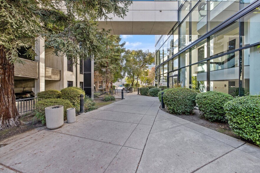 More Photos Of 100 Willow Plz, Visalia Medical For Sale