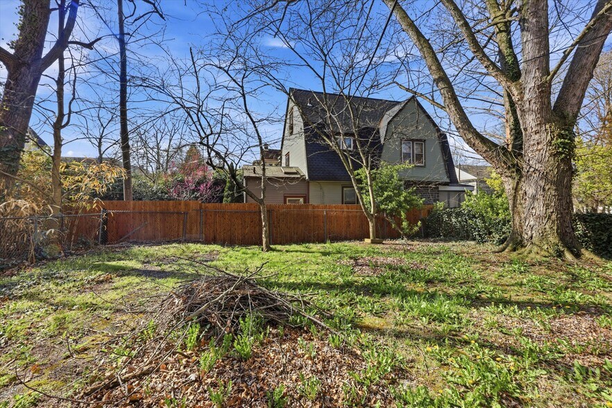 More Photos Of 24 W Stewart Ave, Lansdowne Specialty For Sale