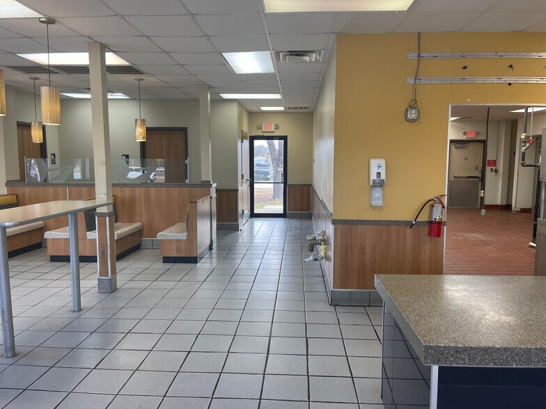 More Photos Of 2101 19th St, Hondo Fast Food For Sale