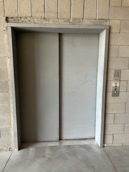 More Photos Of 547 Gladys Ave, Los Angeles Research And Development For Lease