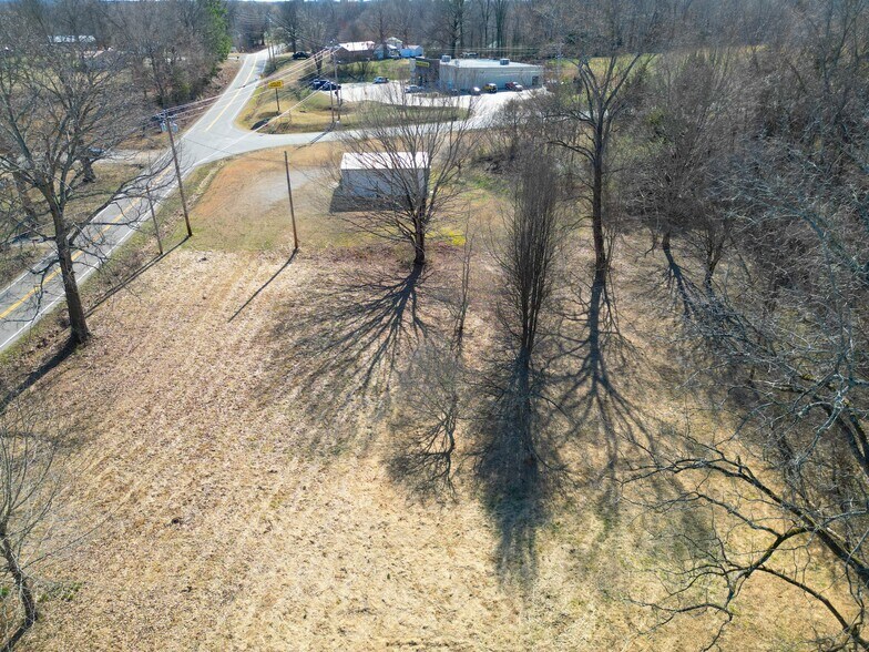 More Photos Of 2815 TN-49 Hwy, Charlotte Auto Repair For Sale