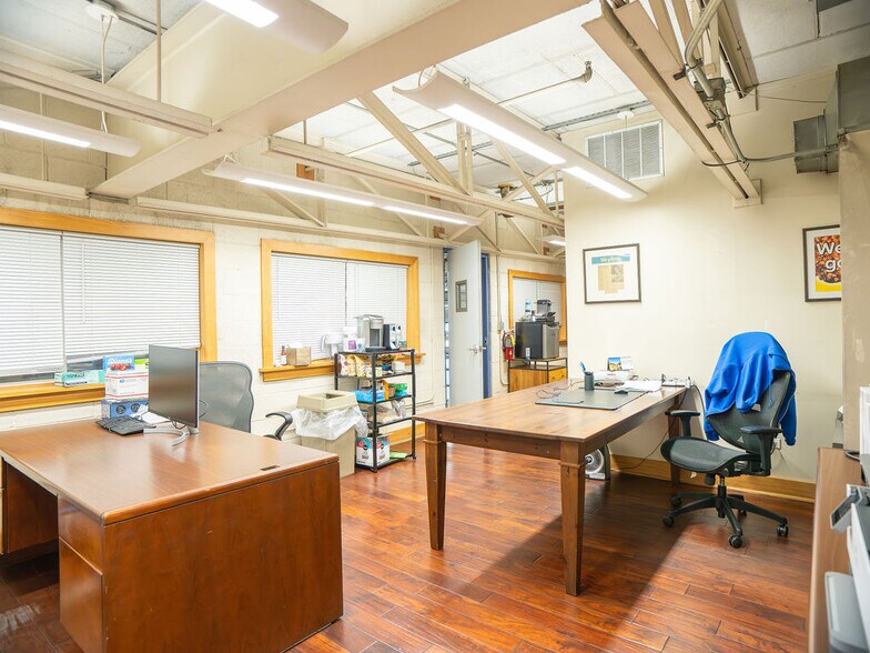 More Photos Of 2733 W Harrison St, Chicago Warehouse For Sale