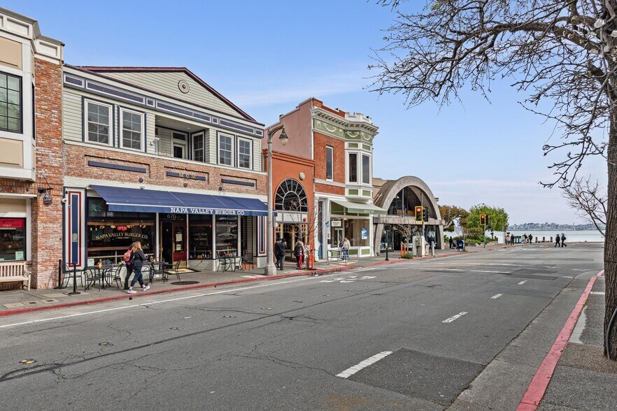 More Photos Of 670 Bridgeway, Sausalito Restaurant For Sale