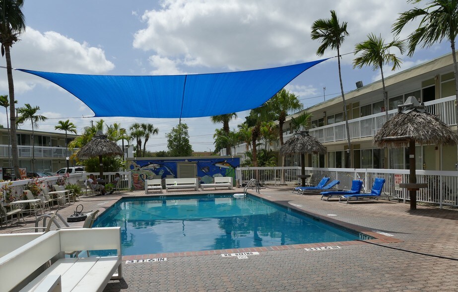 More Photos Of 990 N Homestead Blvd, Homestead Hotel For Sale