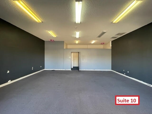 More Photos Of 16137 Green Tree Blvd, Victorville Unknown For Lease