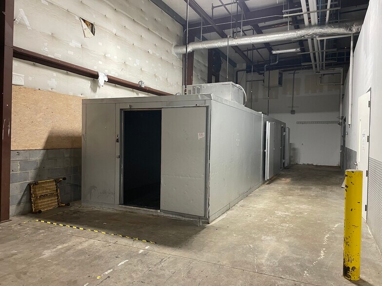 More Photos Of 2121 Atlantic Ave, Raleigh Light Manufacturing For Lease