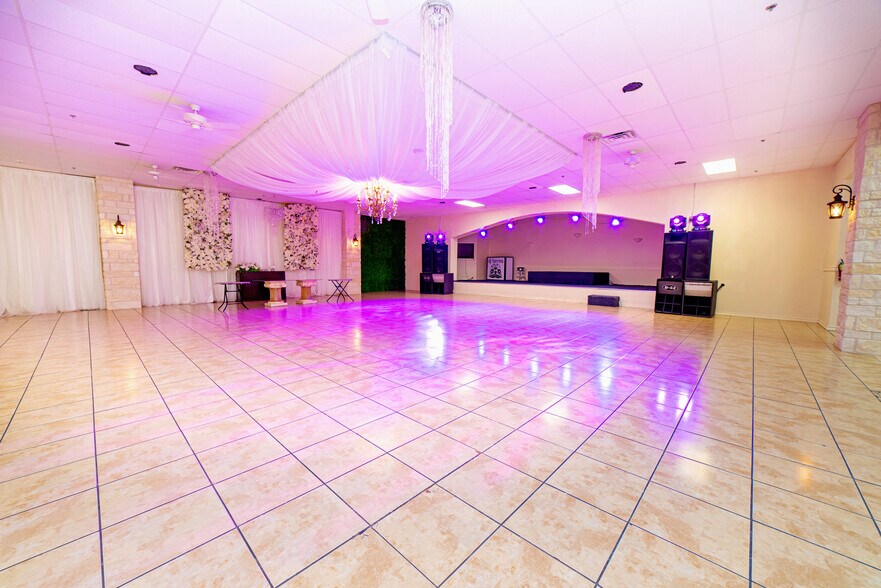 More Photos Of 819 Los Presidentes Ave, Laredo Storefront Retail Office For Sale