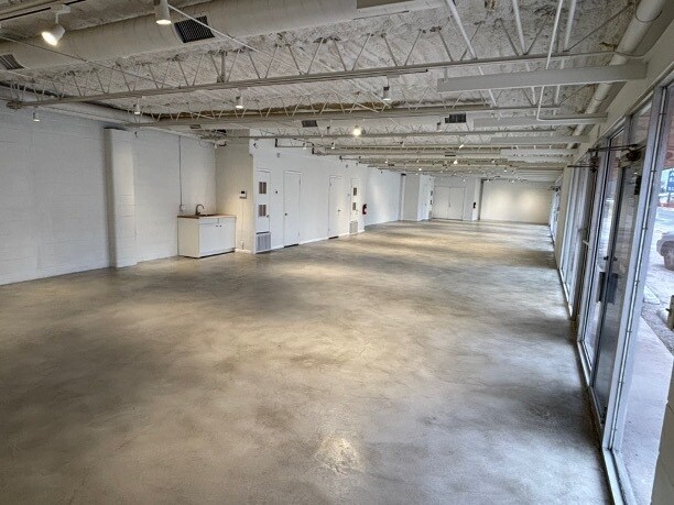 Primary Photo Of 601 E 53rd St, Austin Storefront Retail Office For Sale