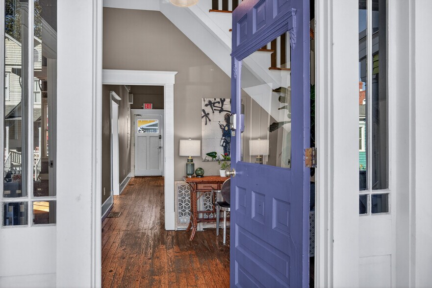 More Photos Of 11 E 41st St, Savannah Storefront Retail Residential For Sale