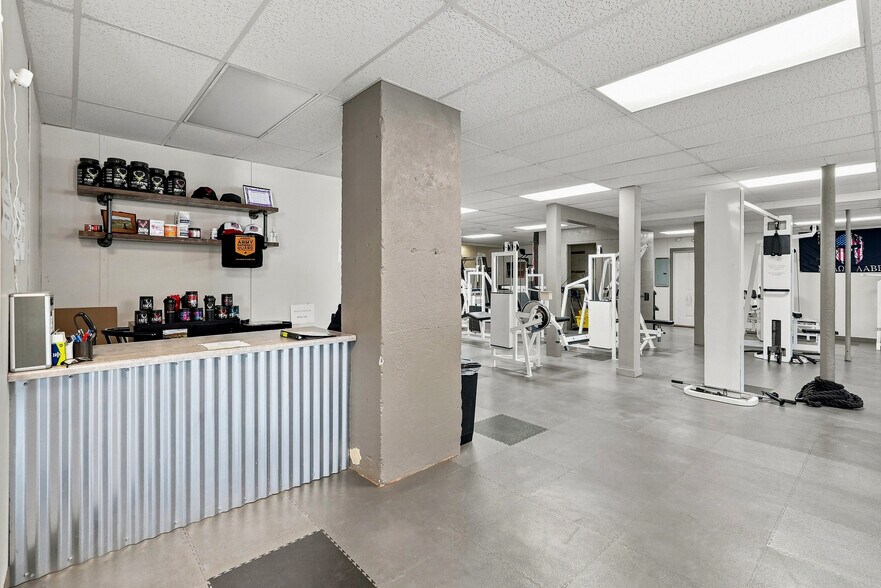 More Photos Of 204 S Broadway, Salisbury Specialty For Sale