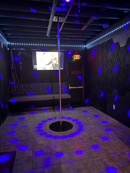 More Photos Of 701 S Curley St, Baltimore Bar For Sale
