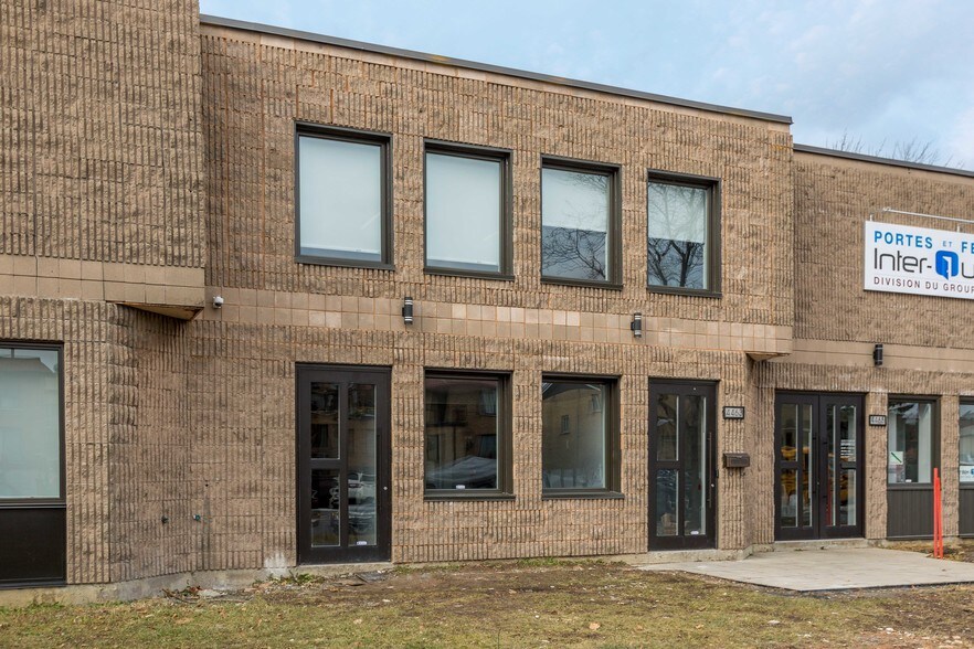 More Photos Of 4463 Boul des Grandes-Prairies, Montréal Warehouse For Sale