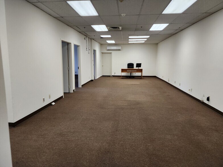 More Photos Of 170 Roosevelt Pl, Palisades Park Distribution For Lease